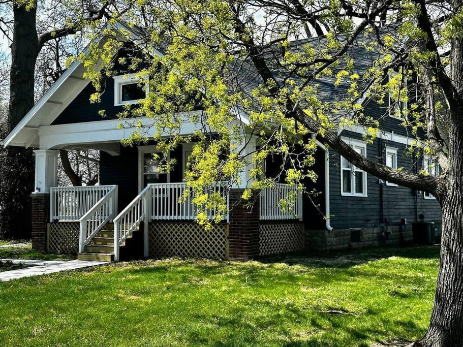 Mrs. Hughes Cottage - 2 Bedroom House W/ Parking Hamilton Exterior photo